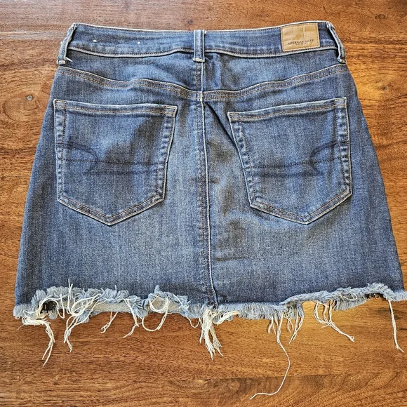 American Eagle Denim Skirt with Side Zippers Frayed Hem Size 6 - Picture 9 of 10